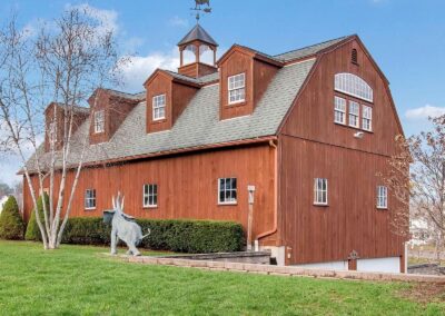 Why a Gambrel Roof Is Ideal for Agricultural Use