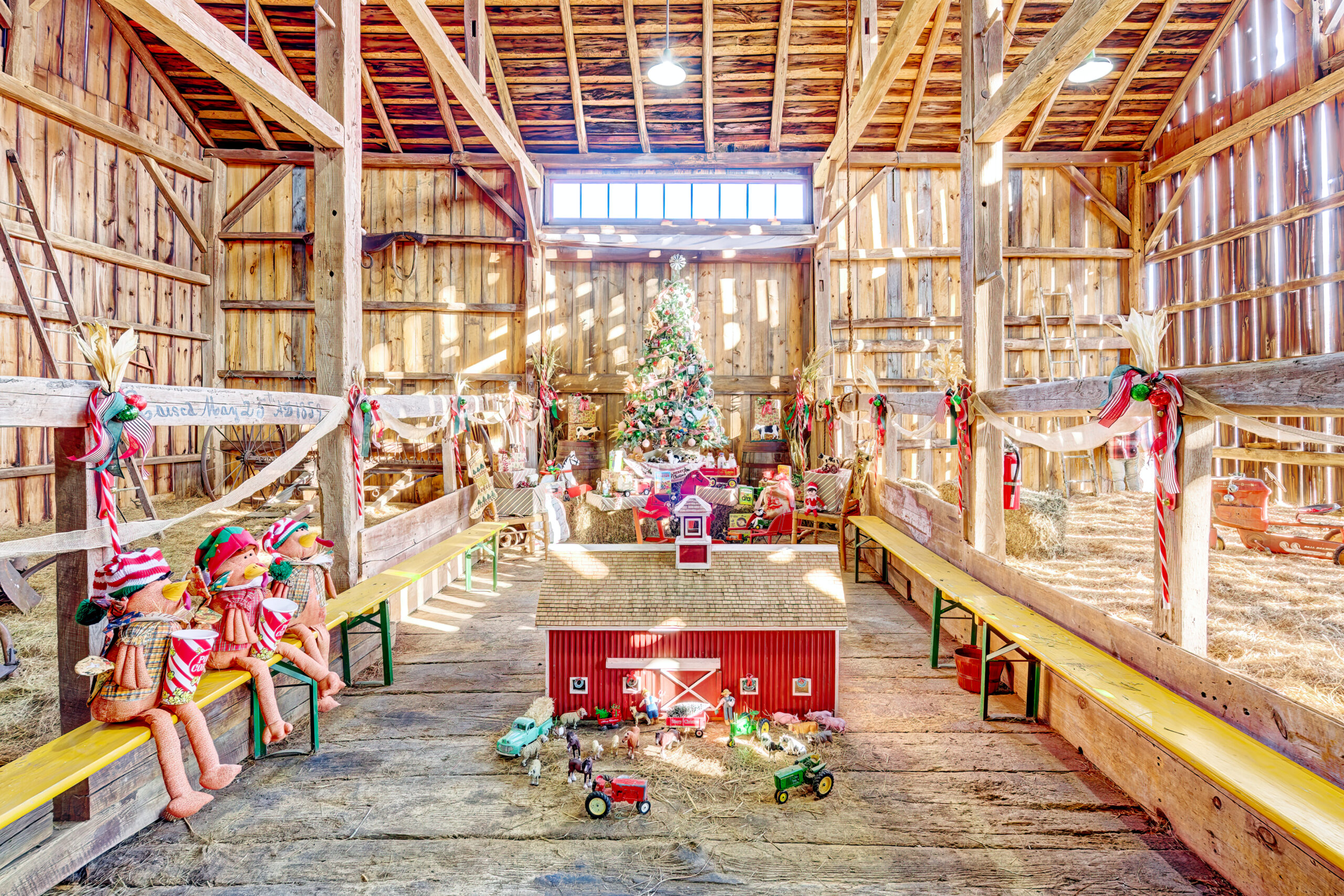 A farm-themed Christmas tree.